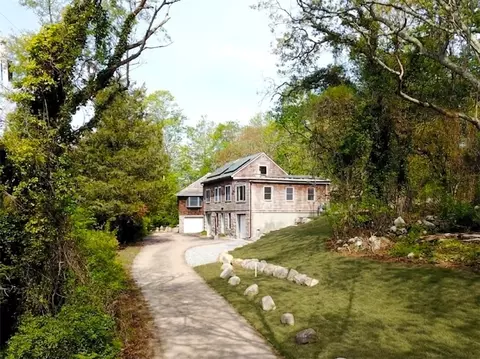 Exterior - 2185 Post Rd, South Kingstown, RI 02879 photo 5 of 5
