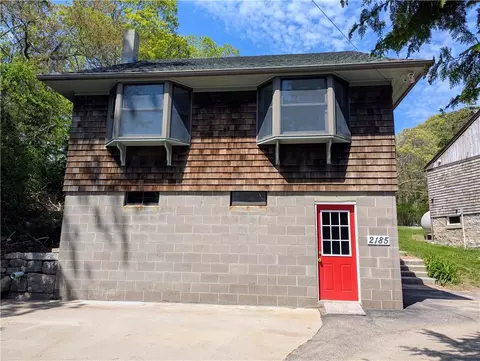 Exterior - 2185 Post Rd, South Kingstown, RI 02879 photo 3 of 5