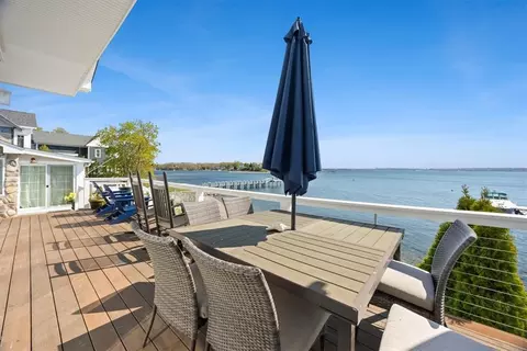 106 King Philip Ave, Bristol, RI 02809