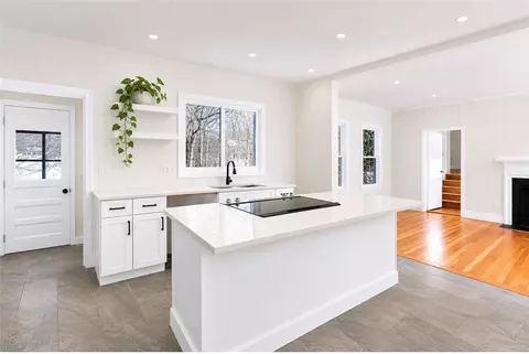 505 Scituate Ave, Cranston, RI 02921