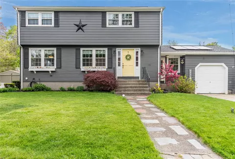 1 Leahy St, Rumford, RI 02916