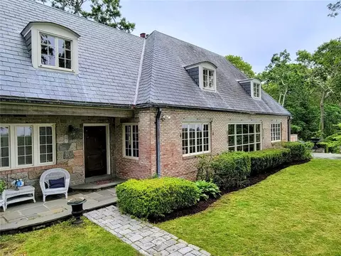 2625 Commodore Perry Hwy, South Kingstown, RI 02879