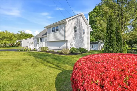 14 Meadow Lark Dr, Westerly, RI 02891 photo 3