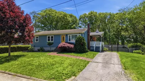 28 Orrin St, Warwick, RI 02886
