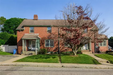 12 Blackstone St, Cumberland, RI 02864