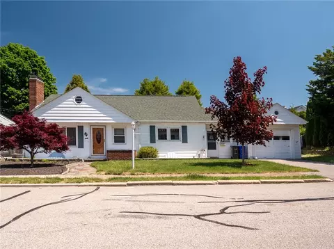 7 Hopedale Dr, West Warwick, RI 02893