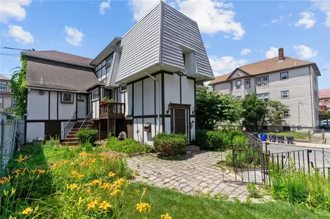 129 Academy Ave, Providence, RI 02908