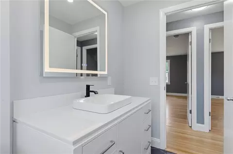 Bath - 10 Wagon Wheel Ln, Woonsocket, RI 02895 photo 3 of 5