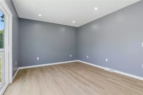 Living - 10 Wagon Wheel Ln, Woonsocket, RI 02895 photo 11 of 11