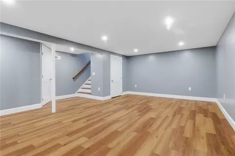 Living - 10 Wagon Wheel Ln, Woonsocket, RI 02895 photo 3 of 11