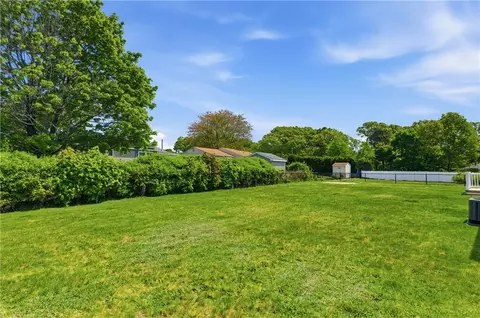 Exterior - 10 Wagon Wheel Ln, Woonsocket, RI 02895 photo 5 of 6