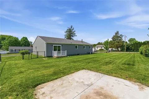 Exterior - 10 Wagon Wheel Ln, Woonsocket, RI 02895 photo 4 of 6