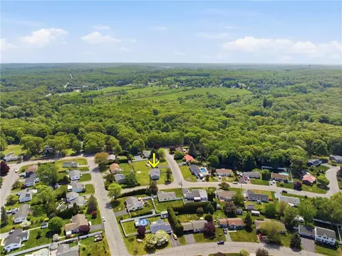 View/Area - 10 Wagon Wheel Ln, Woonsocket, RI 02895 photo 5 of 11