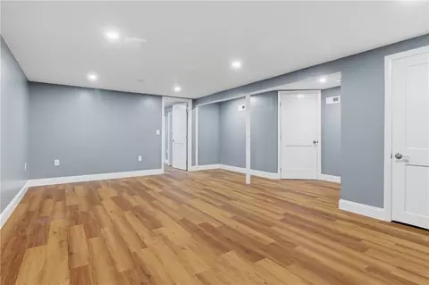 Living - 10 Wagon Wheel Ln, Woonsocket, RI 02895 photo 2 of 11