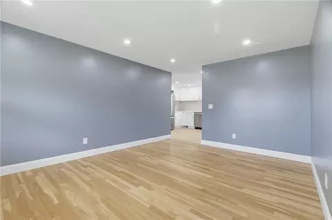 Living - 10 Wagon Wheel Ln, Woonsocket, RI 02895 photo 5 of 11