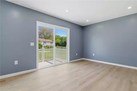 Living - 10 Wagon Wheel Ln, Woonsocket, RI 02895 photo 8 of 11