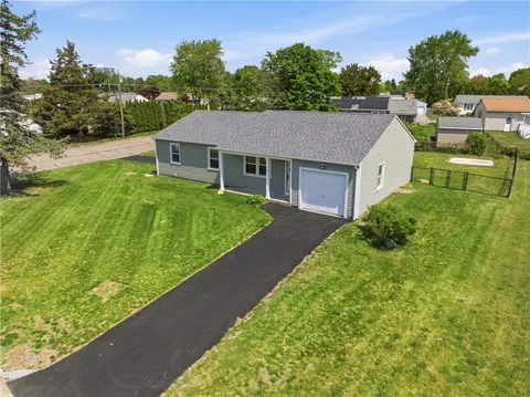 View/Area - 10 Wagon Wheel Ln, Woonsocket, RI 02895 photo 2 of 11