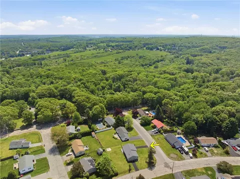 View/Area - 10 Wagon Wheel Ln, Woonsocket, RI 02895 photo 4 of 11