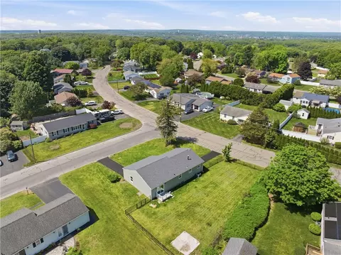 View/Area - 10 Wagon Wheel Ln, Woonsocket, RI 02895 photo 8 of 11