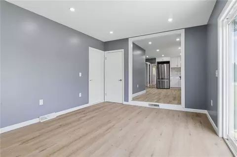 Living - 10 Wagon Wheel Ln, Woonsocket, RI 02895 photo 10 of 11
