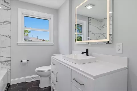 Bath - 10 Wagon Wheel Ln, Woonsocket, RI 02895 photo 5 of 5