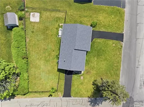 View/Area - 10 Wagon Wheel Ln, Woonsocket, RI 02895 photo 3 of 11