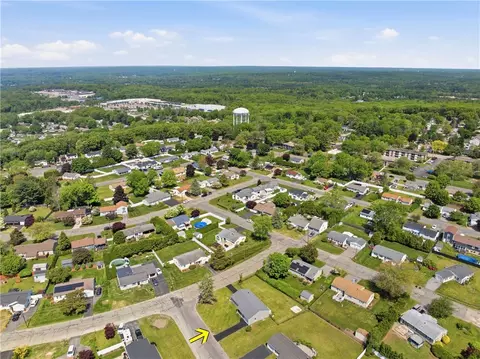 View/Area - 10 Wagon Wheel Ln, Woonsocket, RI 02895 photo 6 of 11