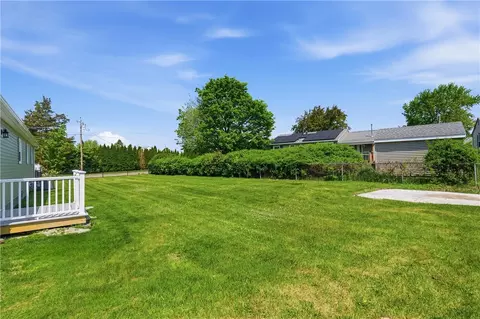 Exterior - 10 Wagon Wheel Ln, Woonsocket, RI 02895 photo 6 of 6