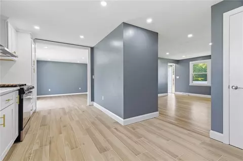 Entry Way - 10 Wagon Wheel Ln, Woonsocket, RI 02895 photo 2 of 3