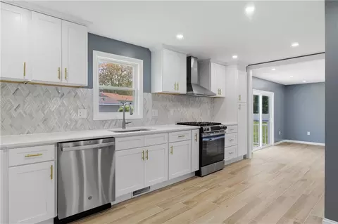Kitchen - 10 Wagon Wheel Ln, Woonsocket, RI 02895 photo 4 of 4
