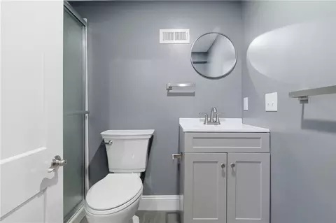 Bath - 10 Wagon Wheel Ln, Woonsocket, RI 02895 photo 2 of 5