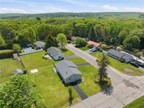 View/Area - 10 Wagon Wheel Ln, Woonsocket, RI 02895 photo 10 of 11