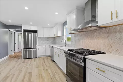 Kitchen - 10 Wagon Wheel Ln, Woonsocket, RI 02895 photo 3 of 4