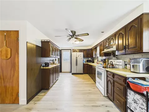 Entry Way - 119 Gilbert St, Warwick, RI 02886 photo 1 of 2