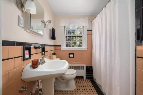 Bath - 87 Frontier Rd, Warwick, RI 02889 photo 3 of 3