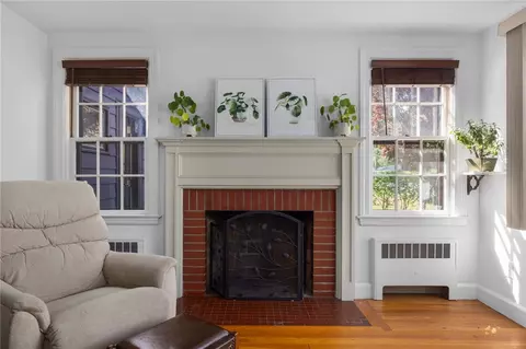 Living - 87 Frontier Rd, Warwick, RI 02889 photo 3 of 4