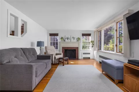 Living - 87 Frontier Rd, Warwick, RI 02889 photo 2 of 4