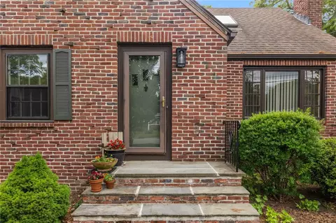 Exterior - 87 Frontier Rd, Warwick, RI 02889 photo 4 of 12