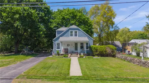 195 Talcott St, Woonsocket, RI 02895