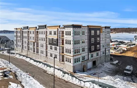 141 E Point Dr #307, East Providence, RI 02916