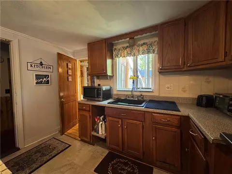 77 Huron St, Warwick, RI 02889 photo 4