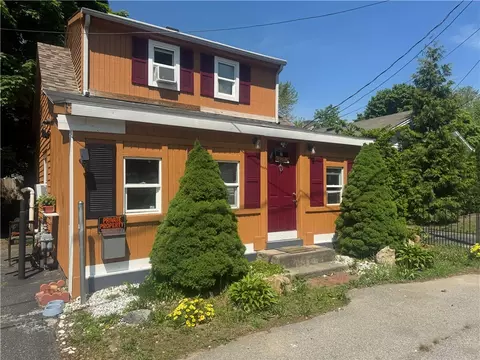 77 Huron St, Warwick, RI 02889 photo 2