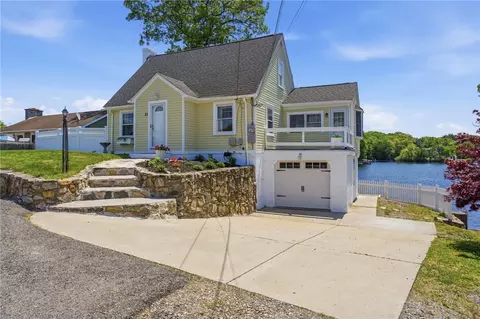 31 Beverly Cir, Smithfield, RI 02828
