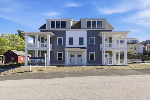 67 Queen St #1C, East Greenwich, RI 02818