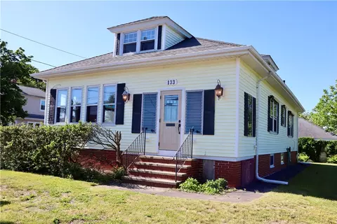 133 Wampanoag Trl, Riverside, RI 02915