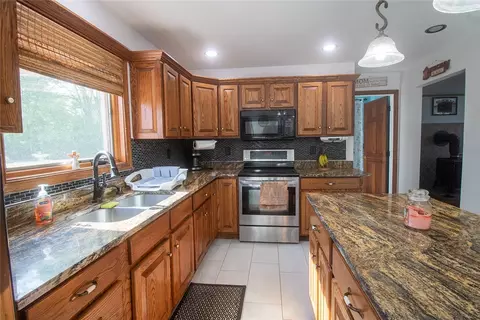 Kitchen - 21 Bailey Hill Rd, Killingly, CT 06239 photo 2 of 2