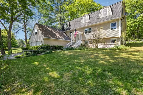 416 Farnum Pike, Smithfield, RI 02917