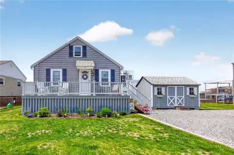 6 Arbeth Ave, Narragansett, RI 02882