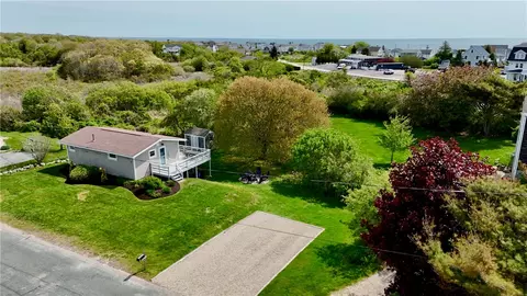 30 Green Meadow Dr, Narragansett, RI 02882