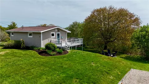 30 Green Meadow Dr, Narragansett, RI 02882